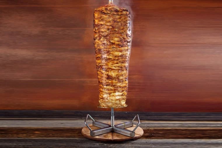 Soczyste i 
  aromatyczne mięso kebab, zawsze świeżo przygotowane. Gwarancja smaku, który 
  pokochasz.